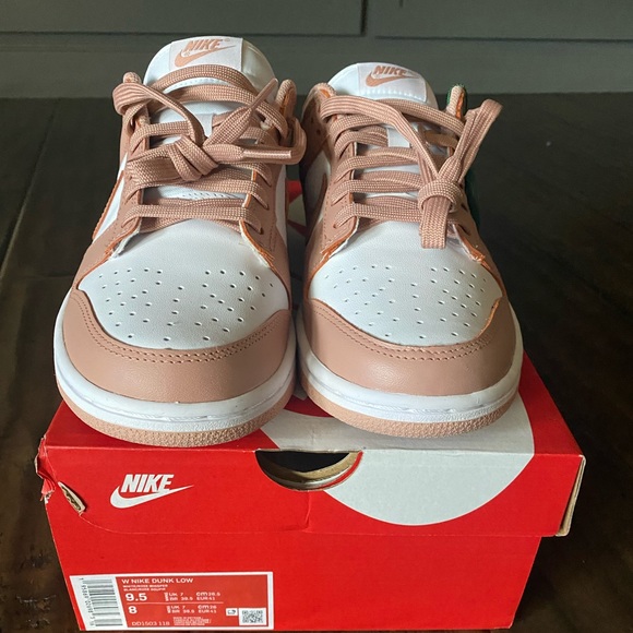 Nike dunk brand new in box rose whisper 9.5 womens - Picture 2 of 2